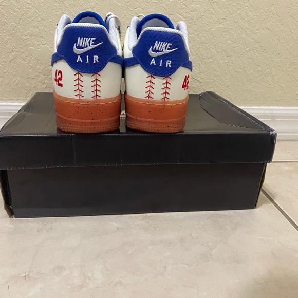 Jackie Robinson Air Force 1 - Picture 5 of 7